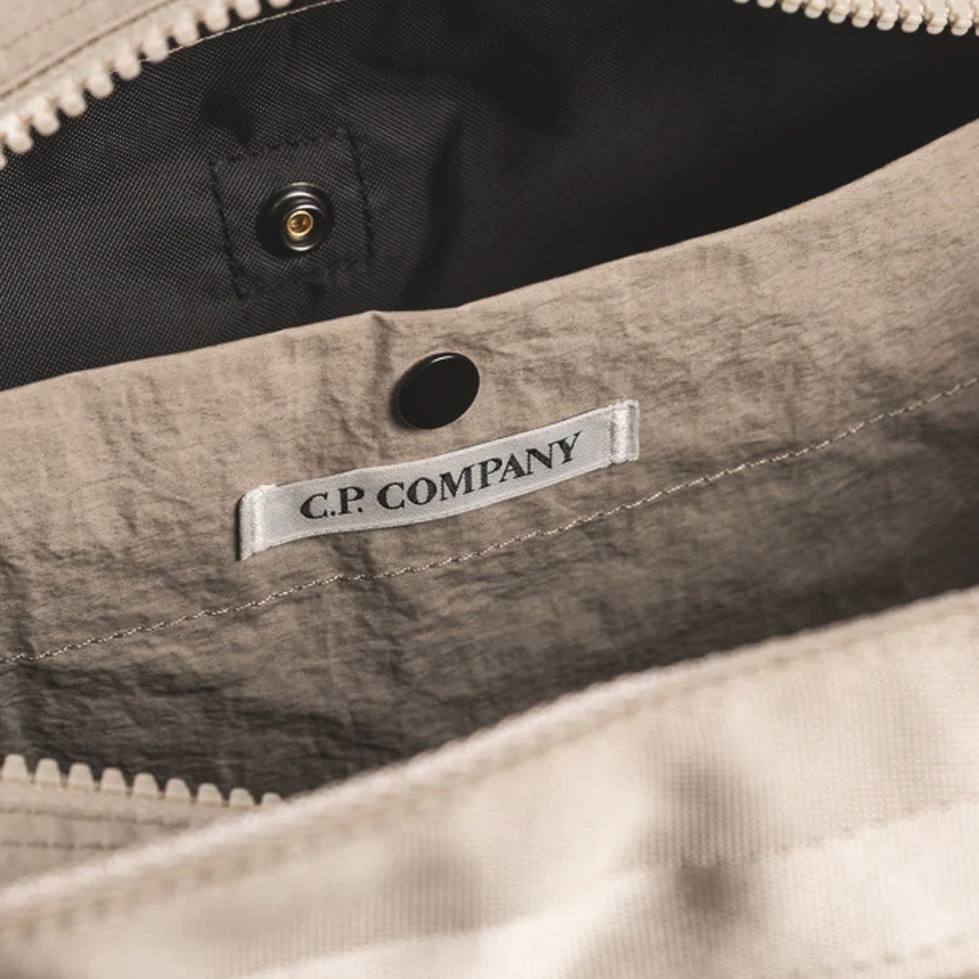 C.P.COMPANYPLAINPAPERTOUCHZIPPEDBAG2copie.jpg