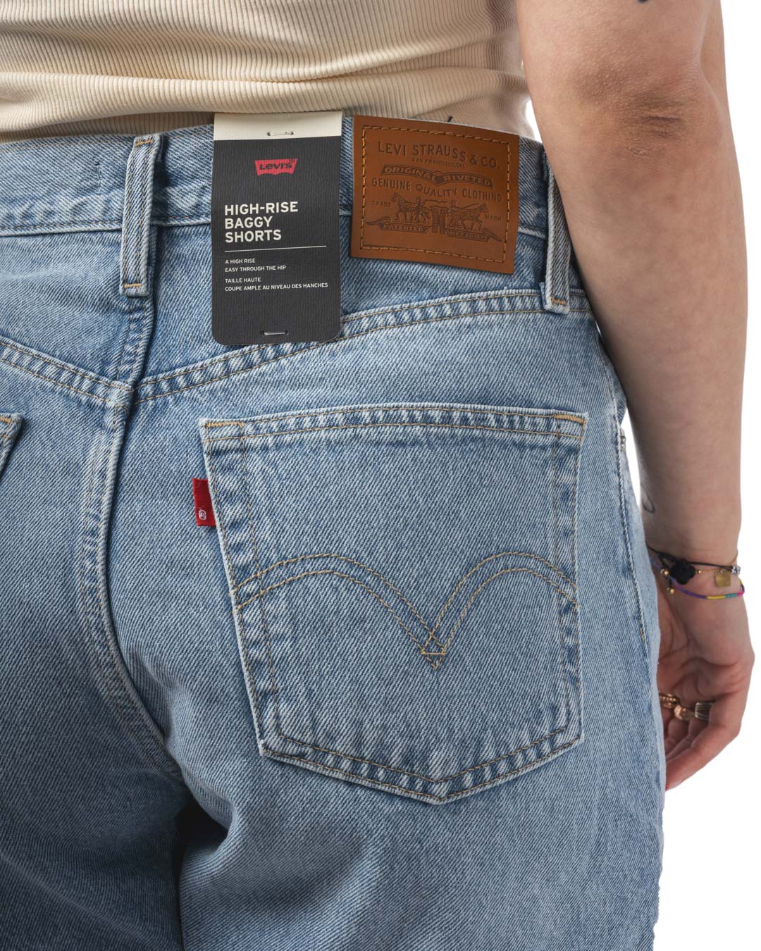 LEVIS_A9311-FARANDWIDE-2.jpg