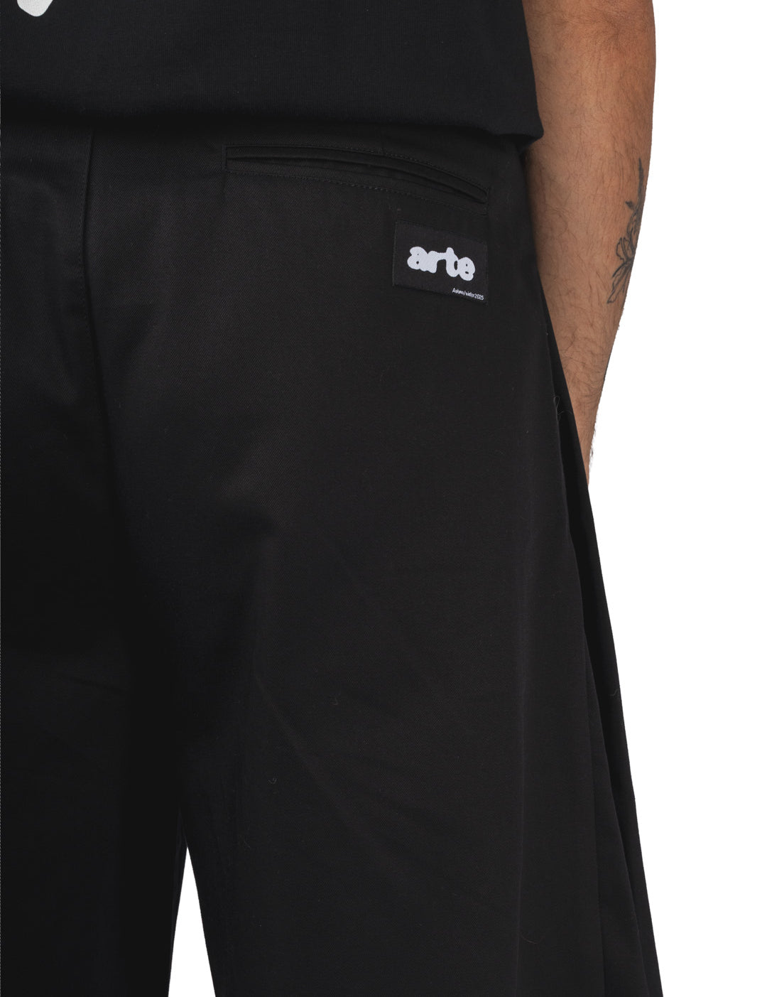 arte_aw25-213p-black-2.jpg