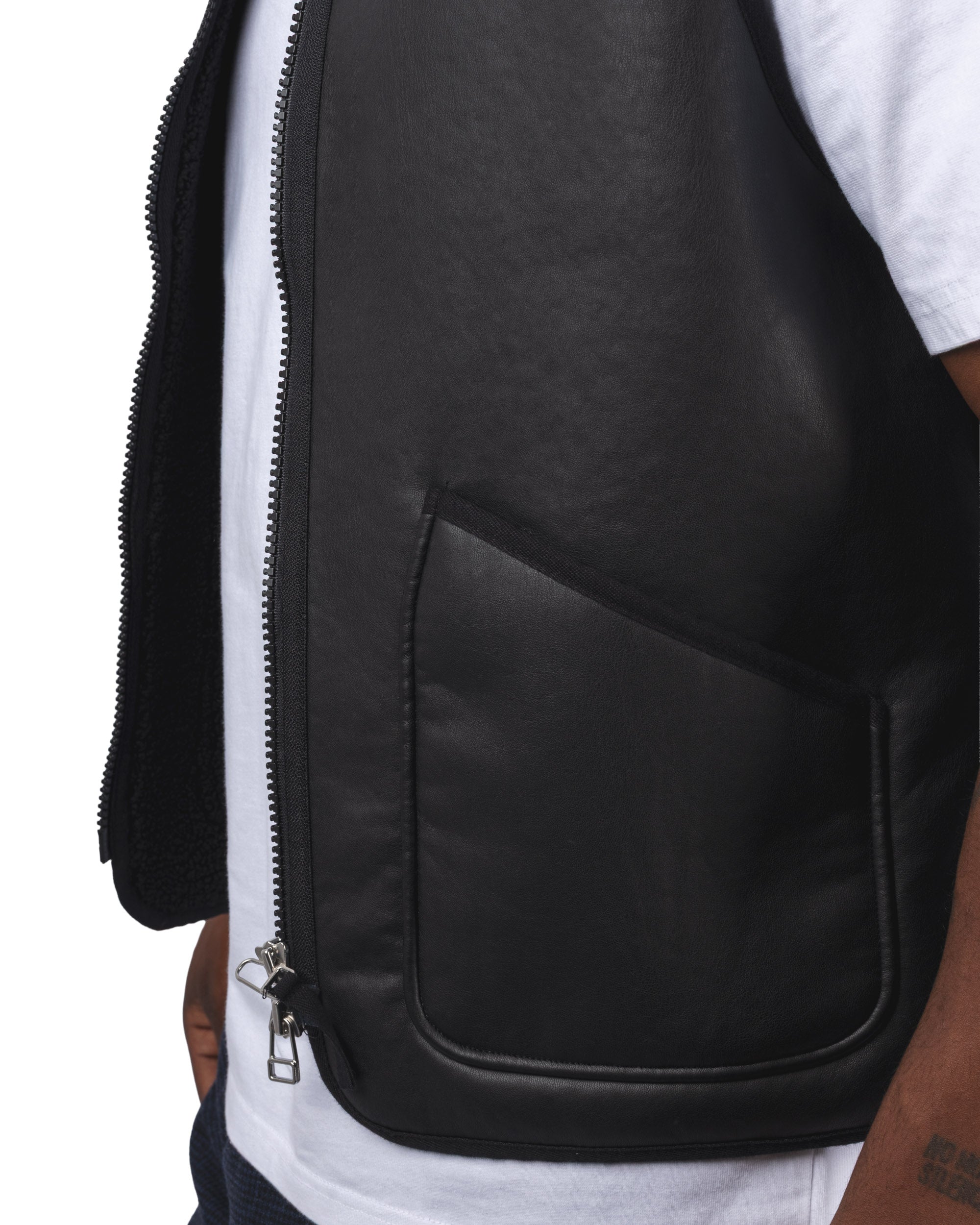 unive_33726-black-2.jpg